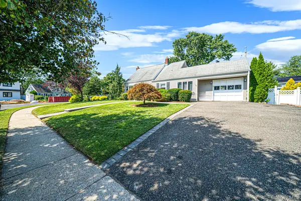 96 Slate Lane, Levittown, NY 11756