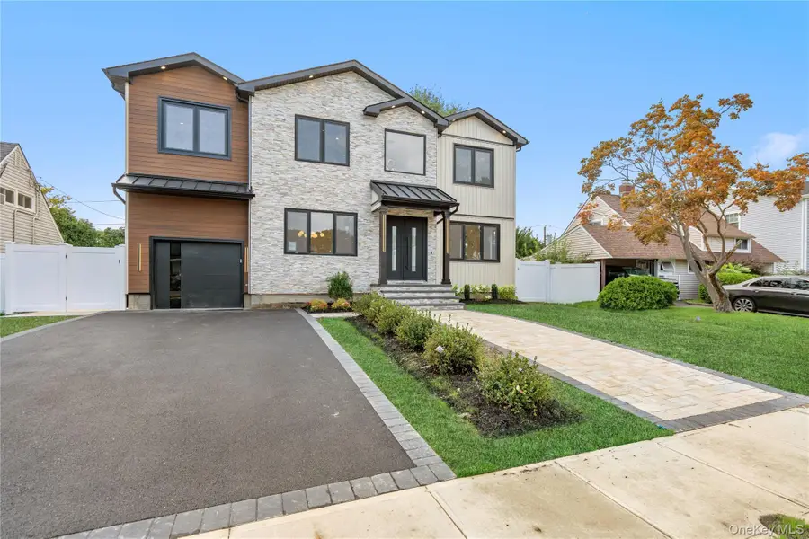 30 Hedge Lane, Westbury, NY 11590 - #3