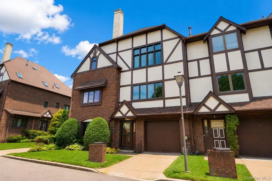 16 Fox Hunt Court, Staten Island, NY 10301 - #3