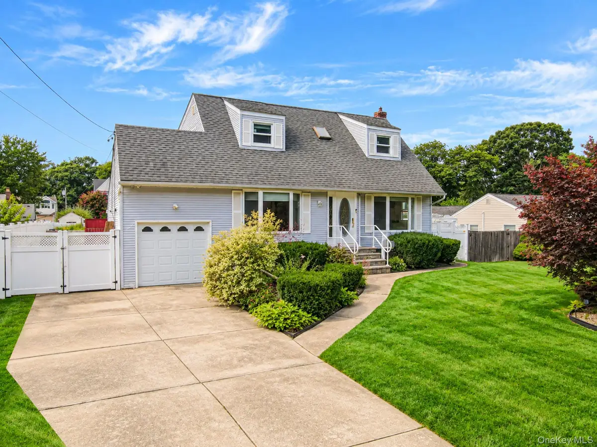 616 Pat Drive, West Islip, NY 11795 - #1