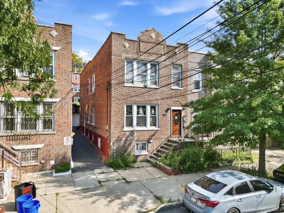 4626 Carpenter Avenue, Bronx, NY 10470 - #1