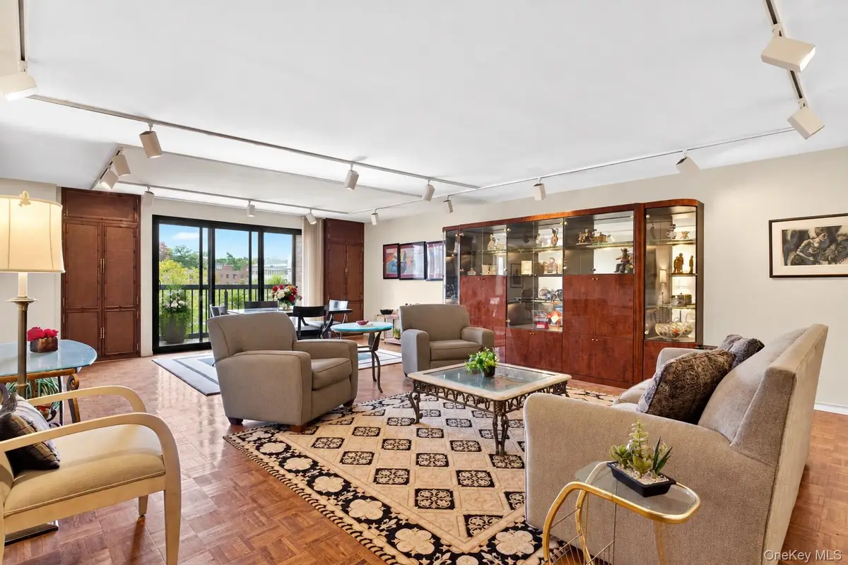 12 Bond Street #4D, Great Neck, NY 11021 - #1