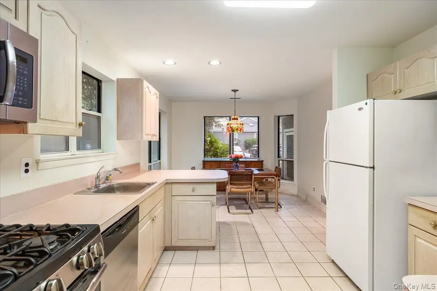 38 Larkspur Lane, Commack, NY 11725 - #3