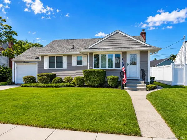 7 Crown Street, Hicksville, NY 11801