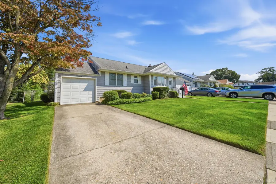 7 Crown Street, Hicksville, NY 11801 - #3