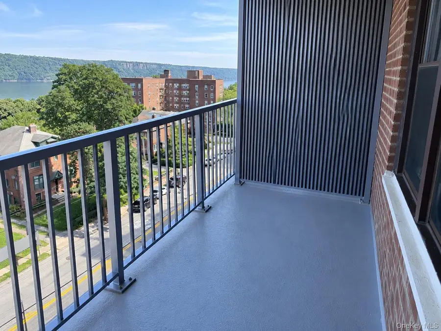 678 Warburton Avenue #4F, Yonkers, NY 10701 - #3