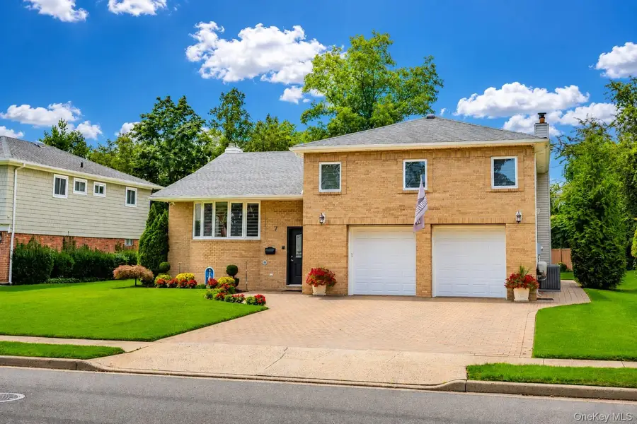 7 Monterey Drive, Manhasset Hills, NY 11040 - #2