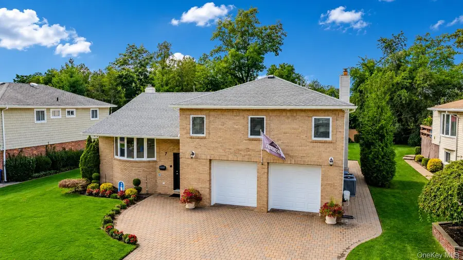 7 Monterey Drive, Manhasset Hills, NY 11040 - #3