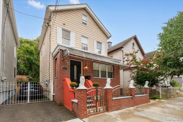 2516 Glebe Avenue, Bronx, NY 10461