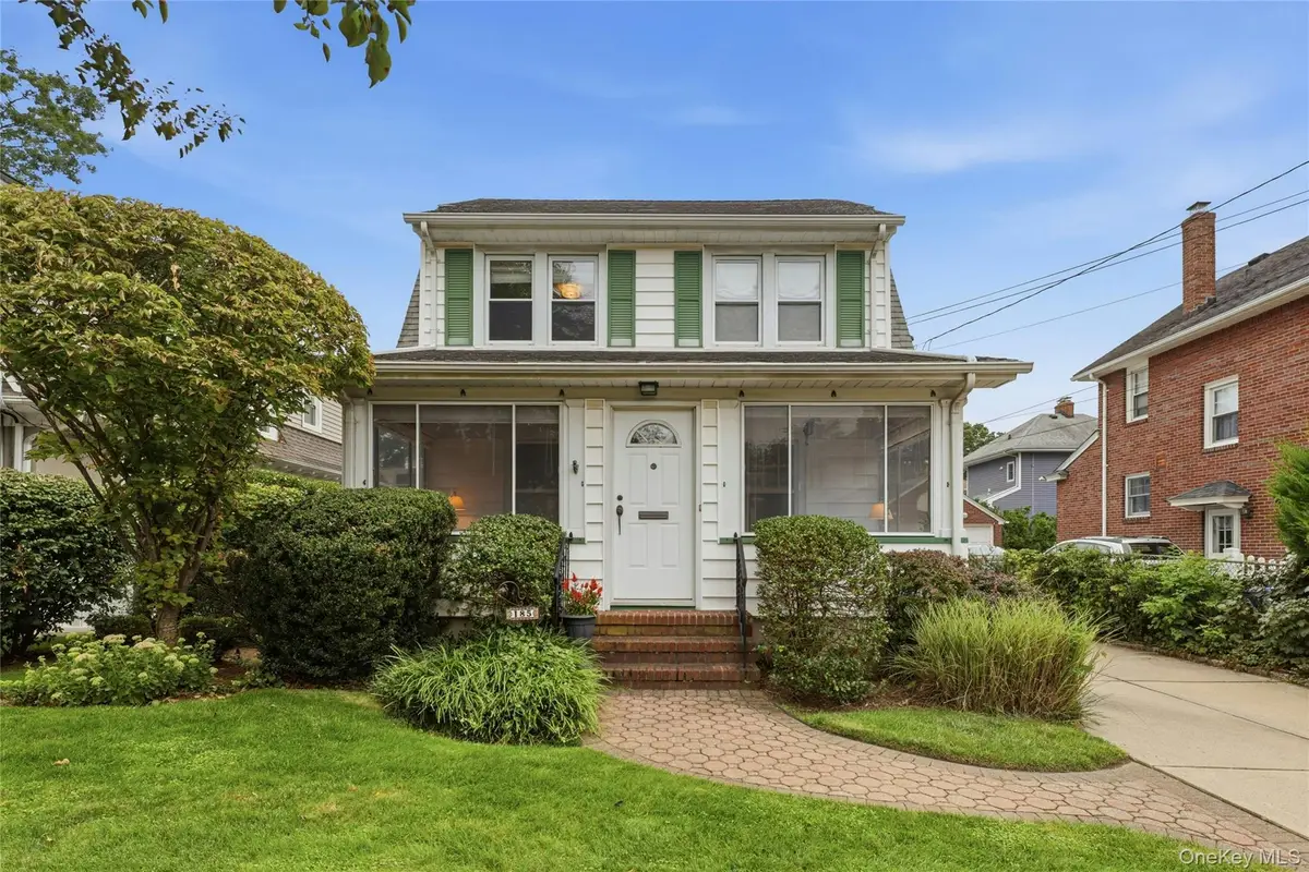 185 Crocus Avenue, Floral Park, NY 11001 - #1