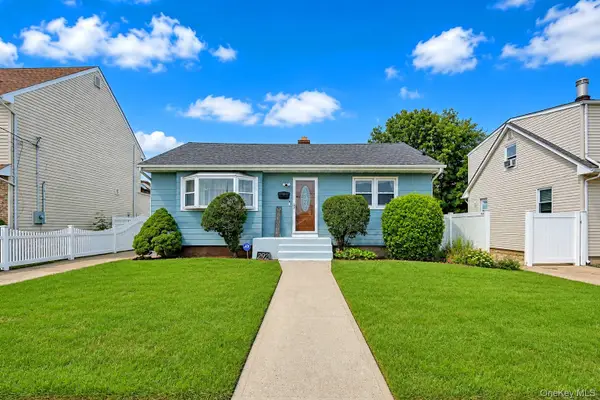 292 Roosevelt Avenue, Freeport, NY 11520