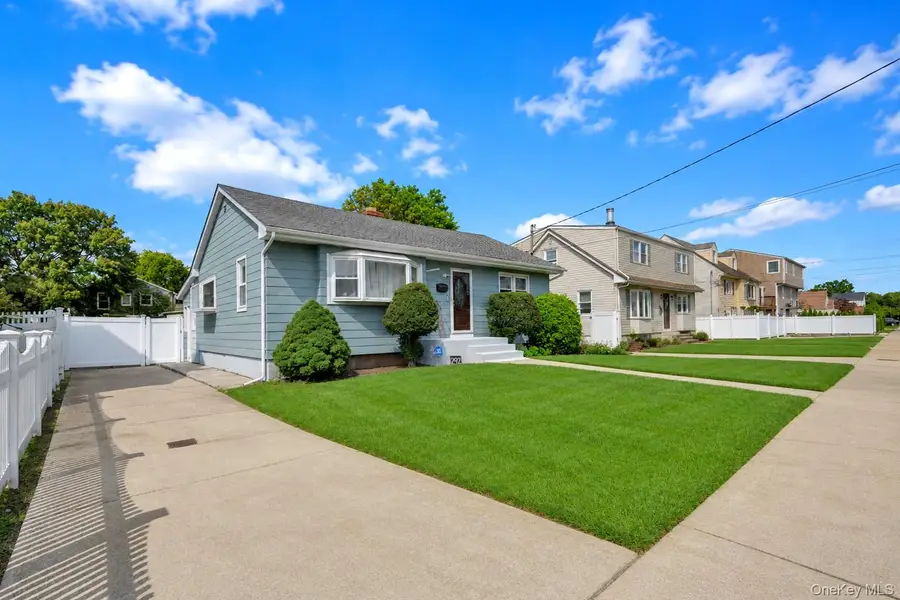 292 Roosevelt Avenue, Freeport, NY 11520 - #3