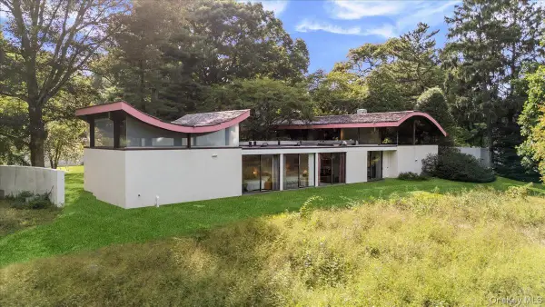 347 Duck Pond Road, Matinecock, NY 11560