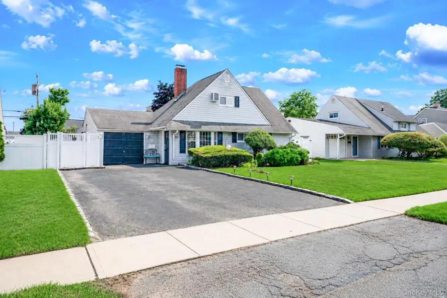 90 Twin Lane N, Wantagh, NY 11793 - #2