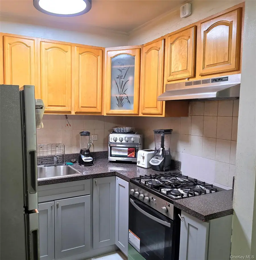 172-70 Highland Avenue #3M, Jamaica, NY 11432 - #3