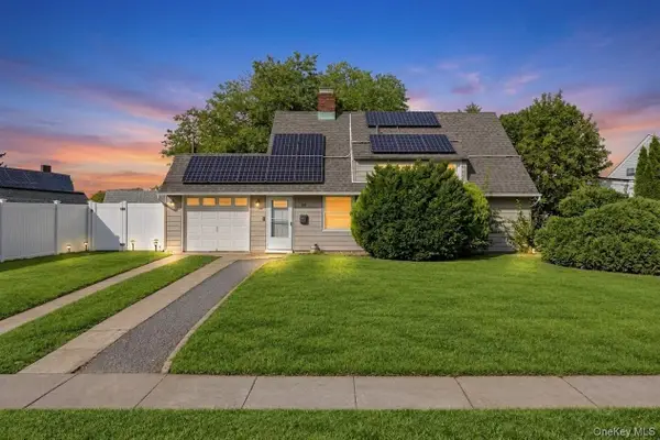 35 Meeting Lane, Hicksville, NY 11801