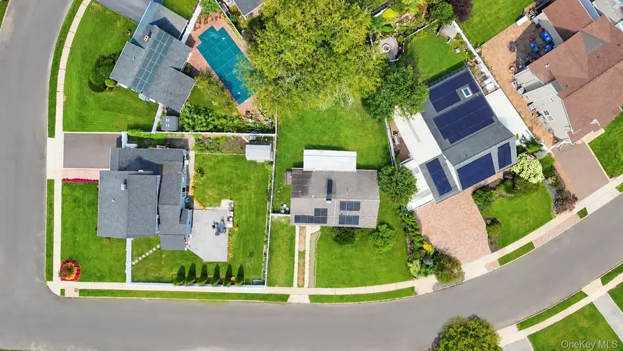 35 Meeting Lane, Hicksville, NY 11801 - #2