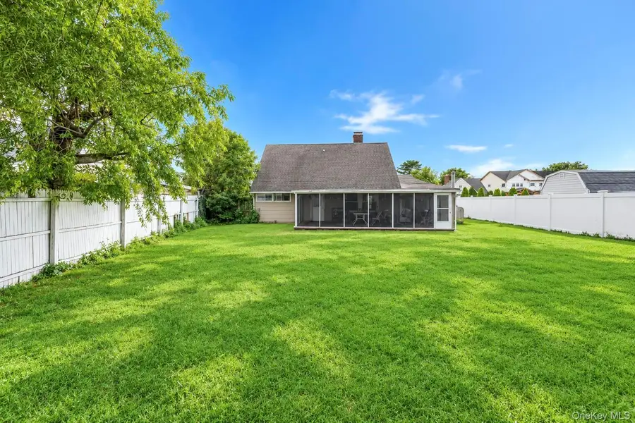 35 Meeting Lane, Hicksville, NY 11801 - #3