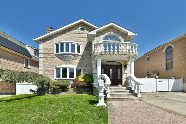 7627 175th Street, Fresh Meadows, NY 11366