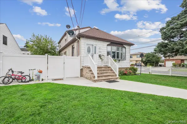 2696 W Alder Road, Bellmore, NY 11710
