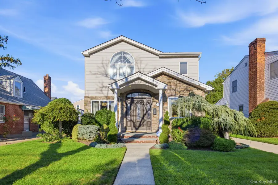 154 Celler Avenue, New Hyde Park, NY 11040 - #2