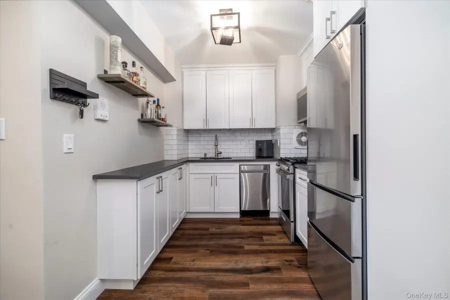 370 W Broadway #3M, Long Beach, NY 11561 - #3