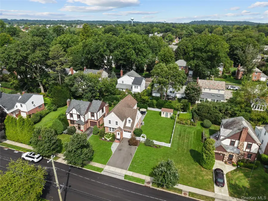33 Ogden Avenue, East Williston, NY 11596 - #2