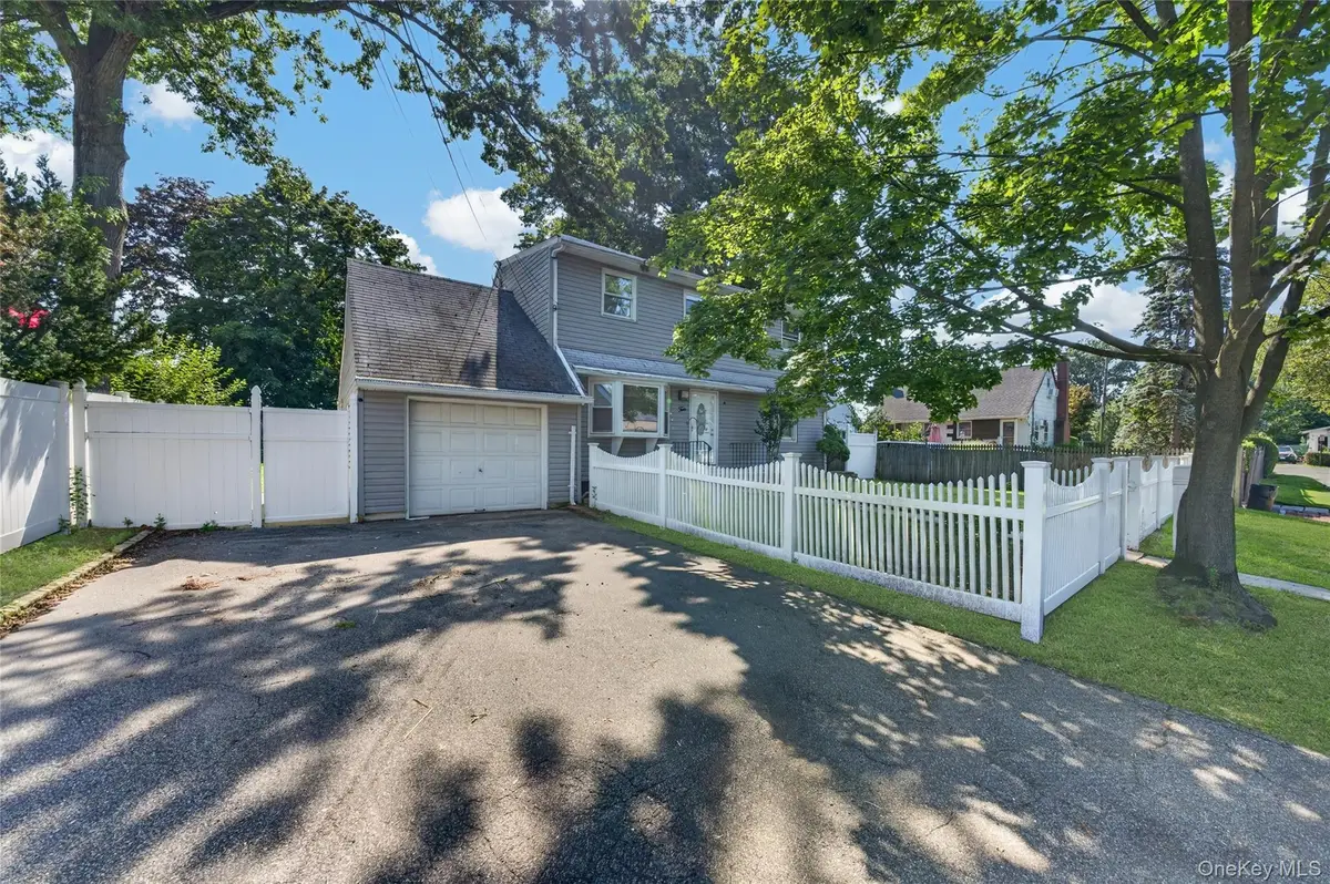 10 Field Place, Huntington Station, NY 11746 - #1