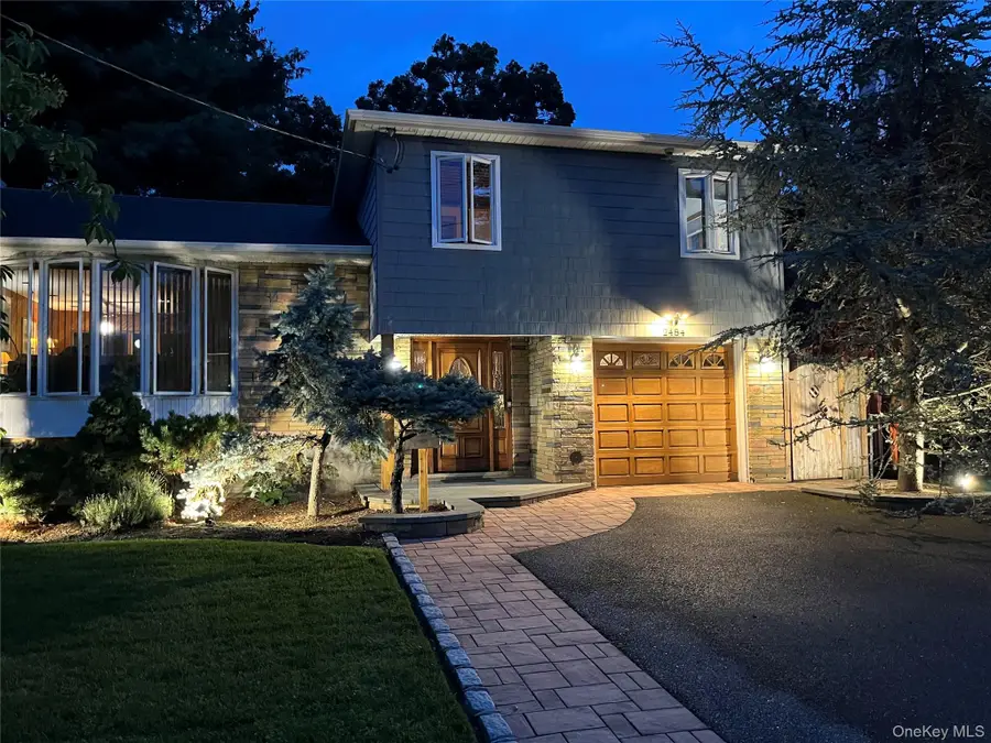 2484 Kayron Lane, North Bellmore, NY 11710 - #2