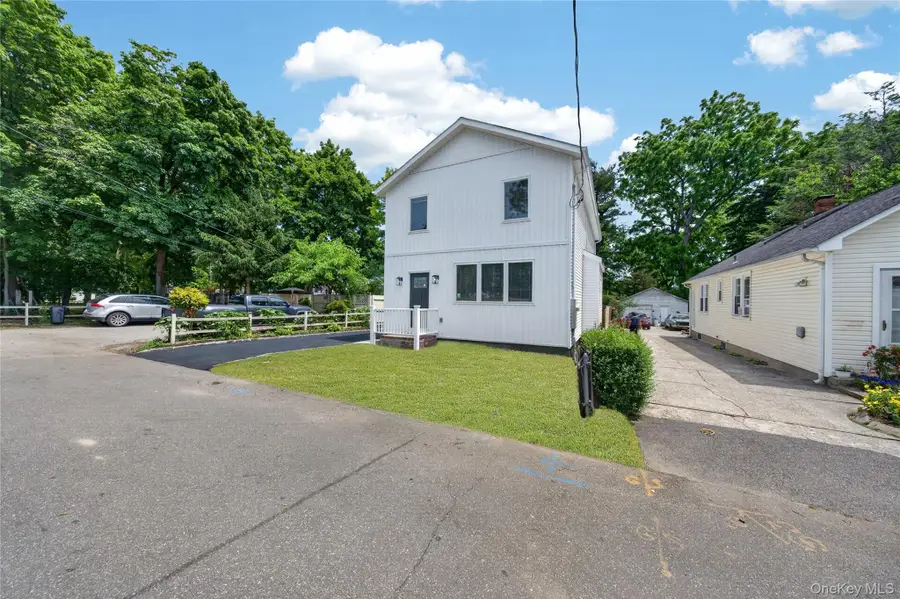 15 Grand Place, Huntington Station, NY 11746 - #2