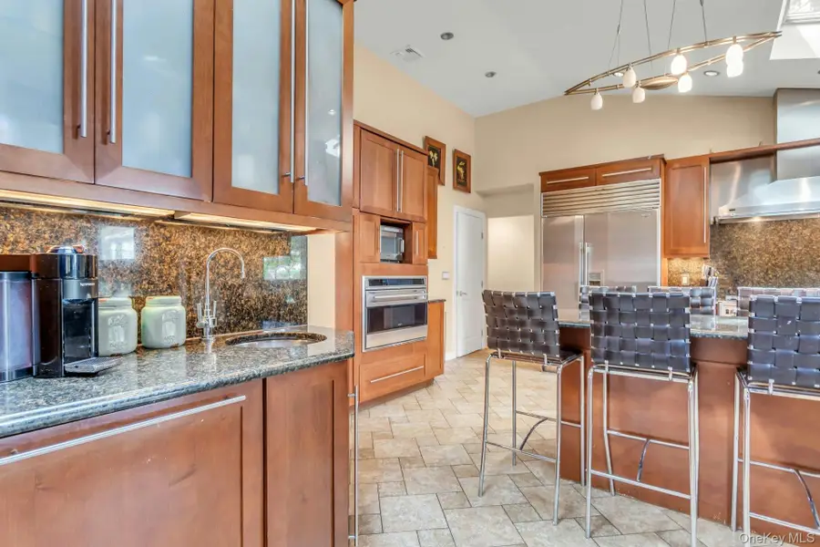 78 Chestnut St, Glen Cove, NY 11542 - #3
