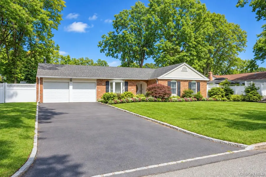 3 Barnsley Crescent, Mount Sinai, NY 11766 - #2