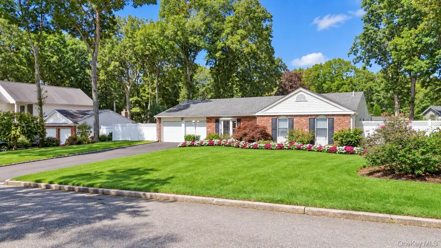 3 Barnsley Crescent, Mount Sinai, NY 11766 - #3
