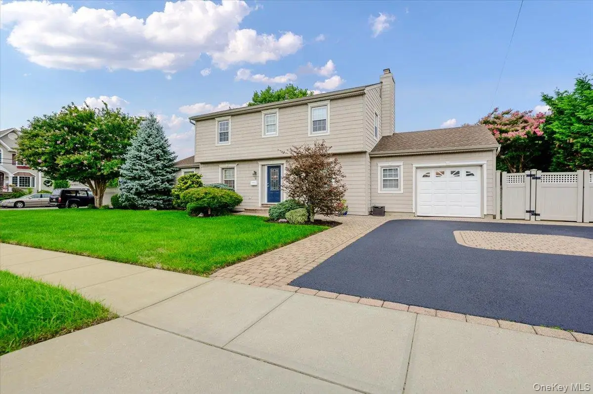 8 Curlew Place, Massapequa, NY 11758 - #1