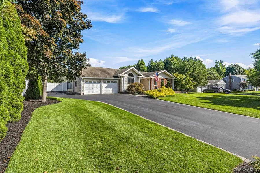 31 Dehan Street, Smithtown, NY 11787 - #2