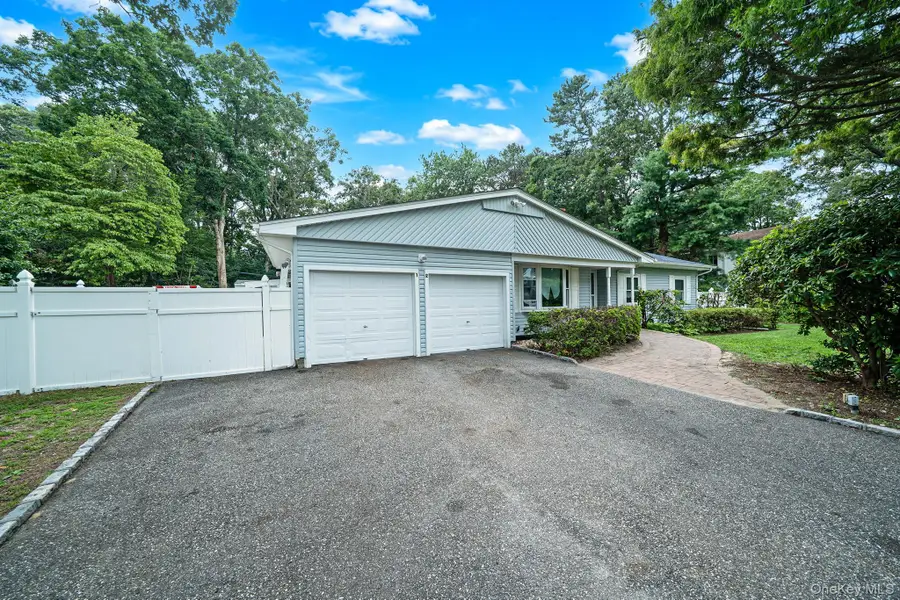 12 Beecher Street, Coram, NY 11727 - #3