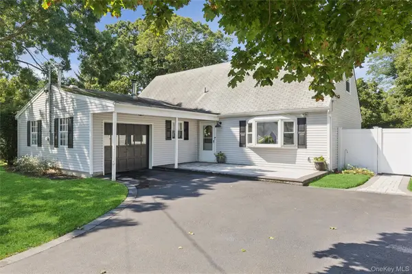 26 Avenue D, Holbrook, NY 11741