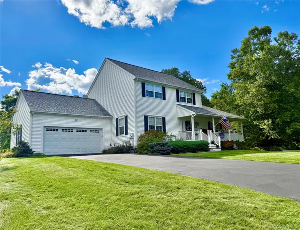 41 W Deer Trail, Pawling, NY 12564