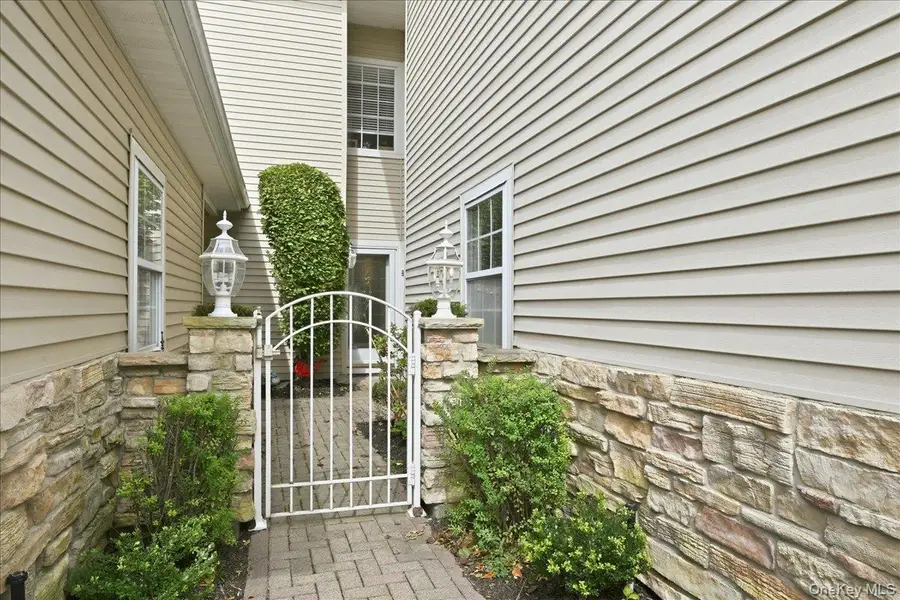 89 Windwatch Drive, Hauppauge, NY 11788 - #2