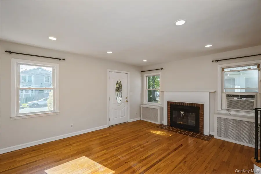 35 Annette Avenue, Merrick, NY 11566 - #3