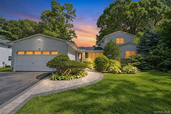 23 Pimlico Drive, Commack, NY 11725