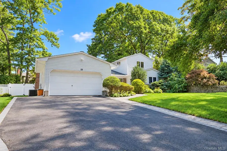23 Pimlico Drive, Commack, NY 11725 - #3