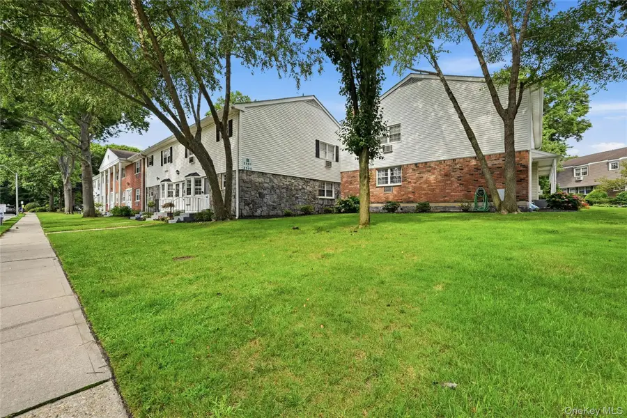2310 Wilshire Lane #2310, Oakdale, NY 11769 - #3