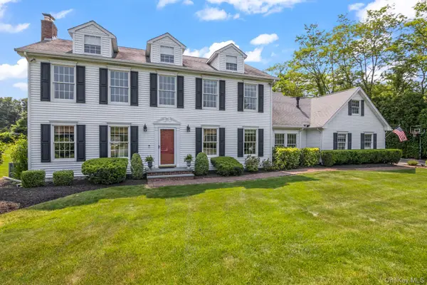 17 Lemark Court, East Setauket, NY 11733