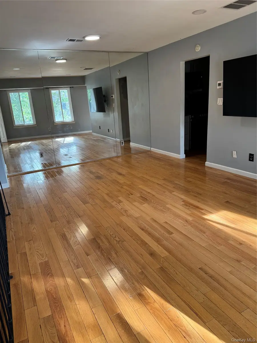 18 Redwood Court #18, Coram, NY 11727 - #2