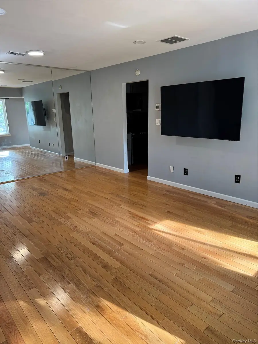 18 Redwood Court #18, Coram, NY 11727 - #3