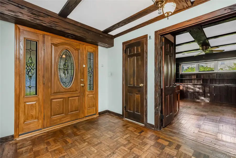 29 Randy Lane, Plainview, NY 11803 - #3