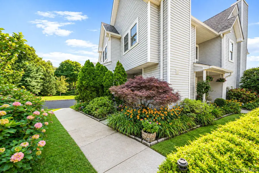 112 Erin Lane, East Setauket, NY 11733 - #2
