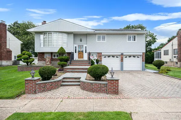 21 Page Drive, Hicksville, NY 11801