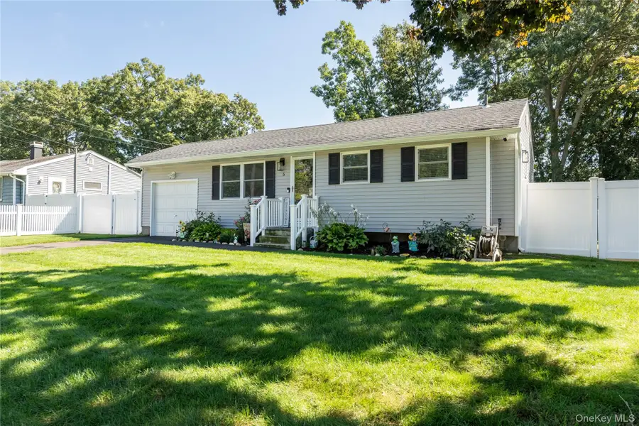 5 Norwalk Lane, Selden, NY 11784 - #3